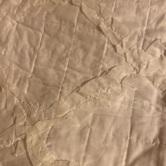 White pillow shams - set of 2 NWOT - Picture 2 of 3